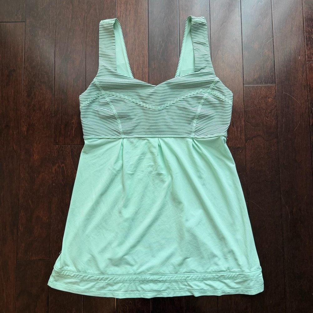 Lululemon Run: Tame Me Women’s Tank Size 6 Gym Workout Top Mint Green Teal